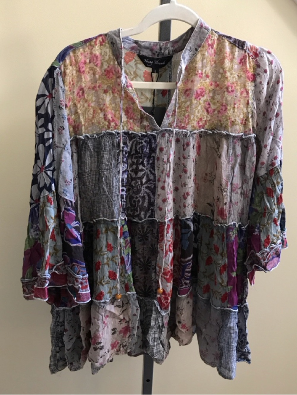 YOUNG THREADS NWT Top Grey Pink Black Size Small